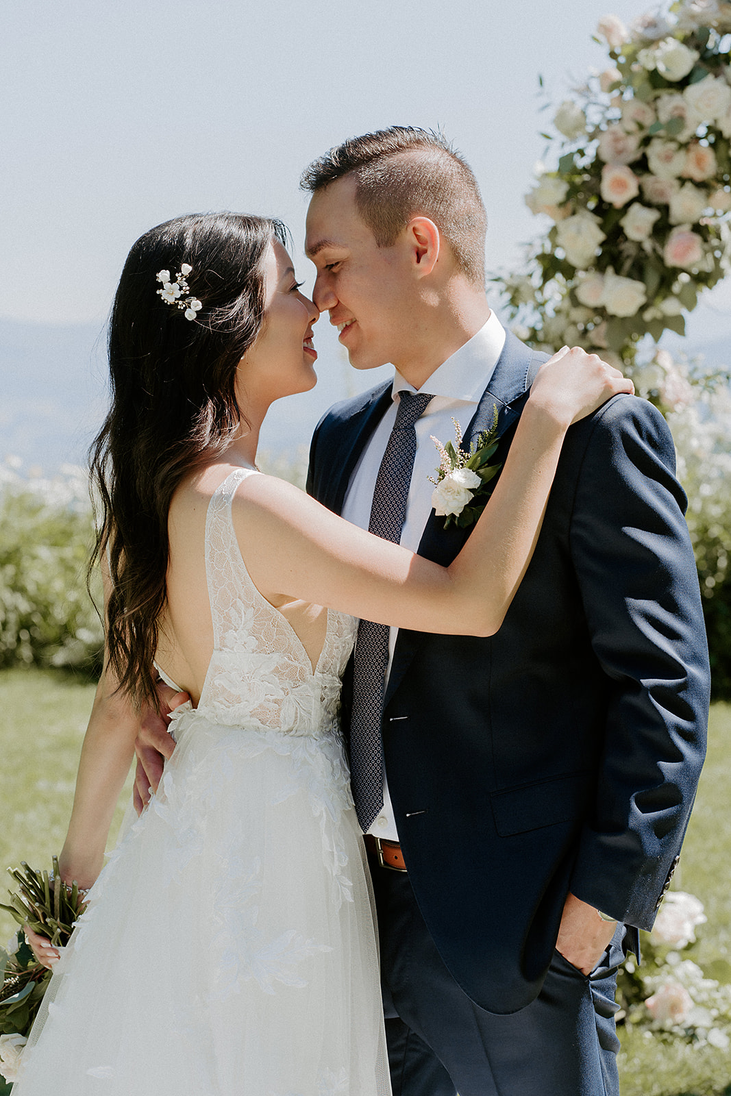 The Ultimate Guide To A Gorge Crest Vineyards Wedding | Oregon Wedding Photographer