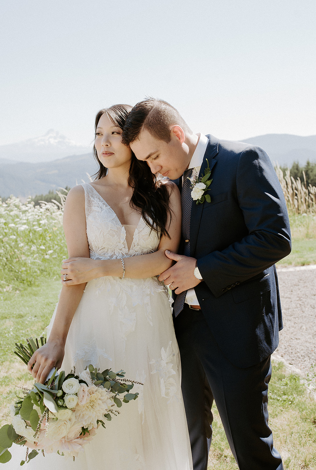The Ultimate Guide To A Gorge Crest Vineyards Wedding | Oregon Wedding Photographer