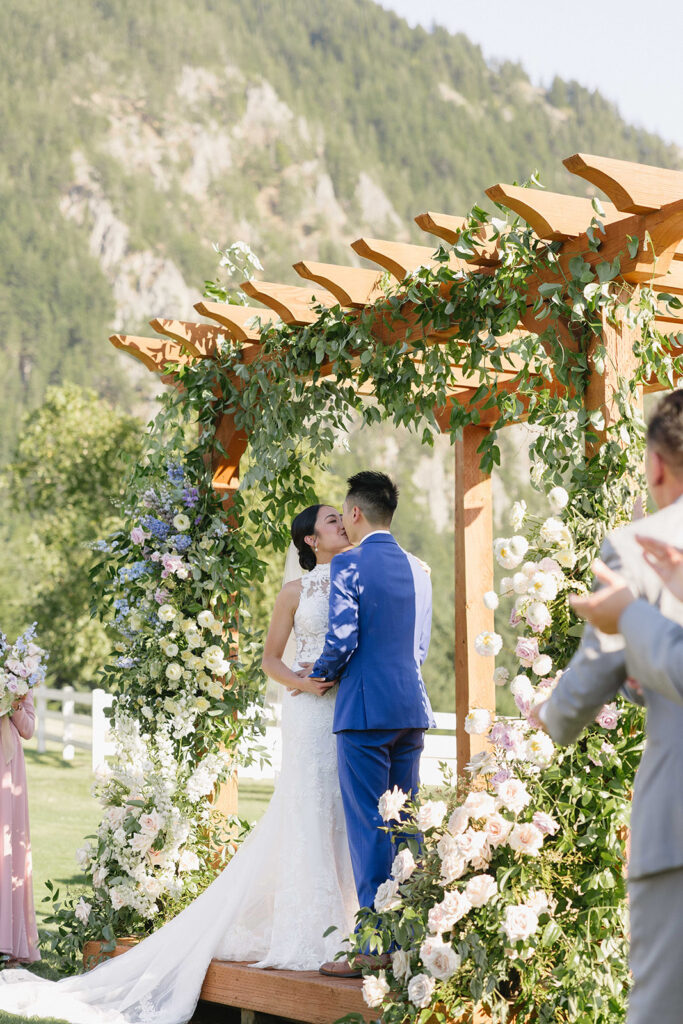 An Adventurous Washington Wedding at Wild Mountain Ranch | wedding ceremony photos in washington