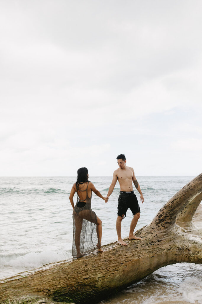 a hawaii couple photoshoot in oahu
