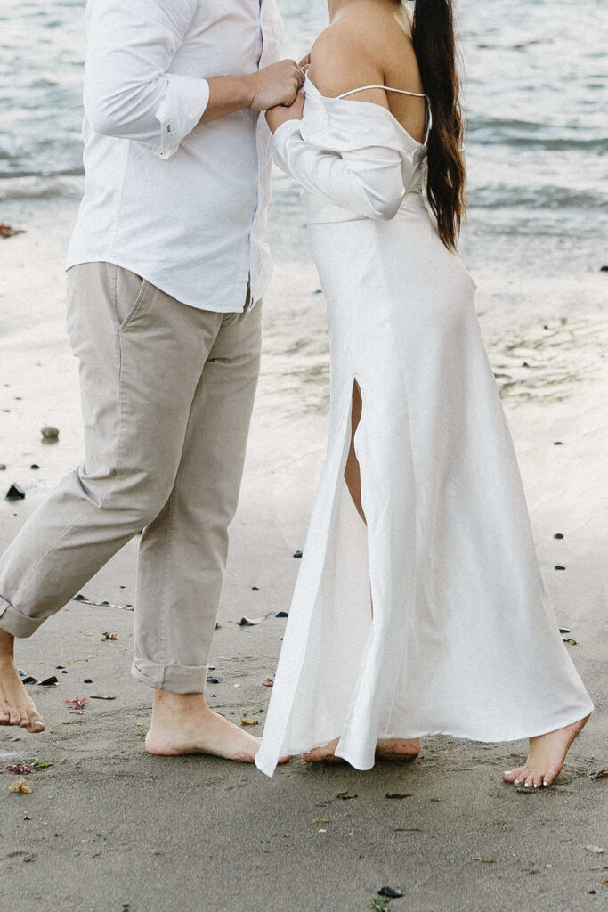 an oregon engagement photoshoot on the beach
