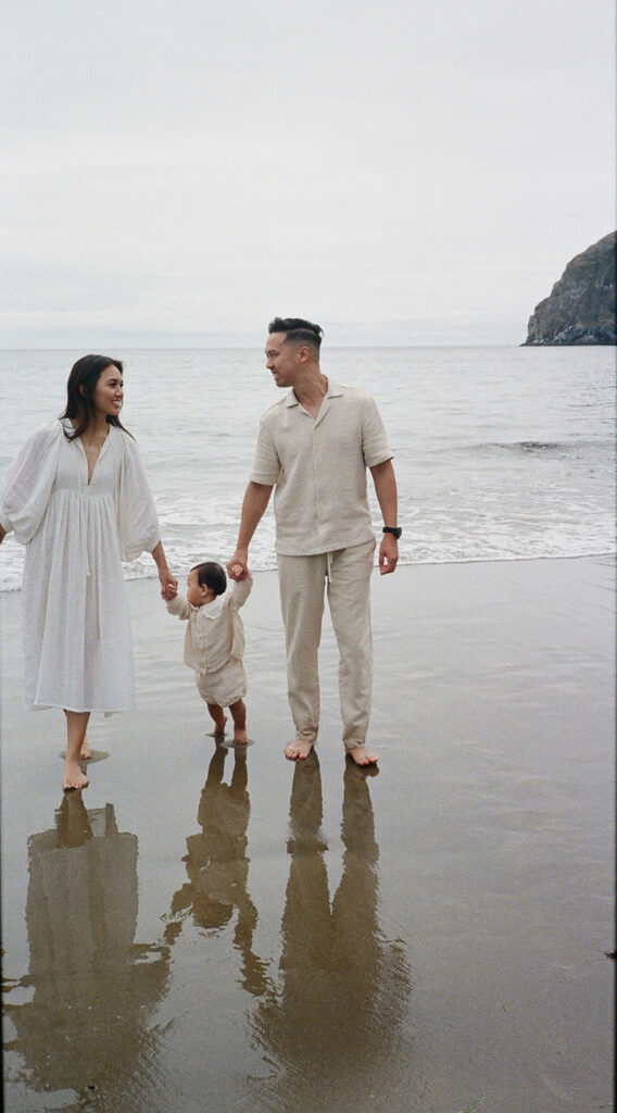 a family photoshoot on the coast of oregon
