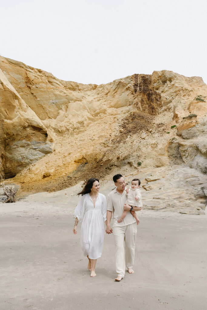 a family photoshoot on the coast of oregon
