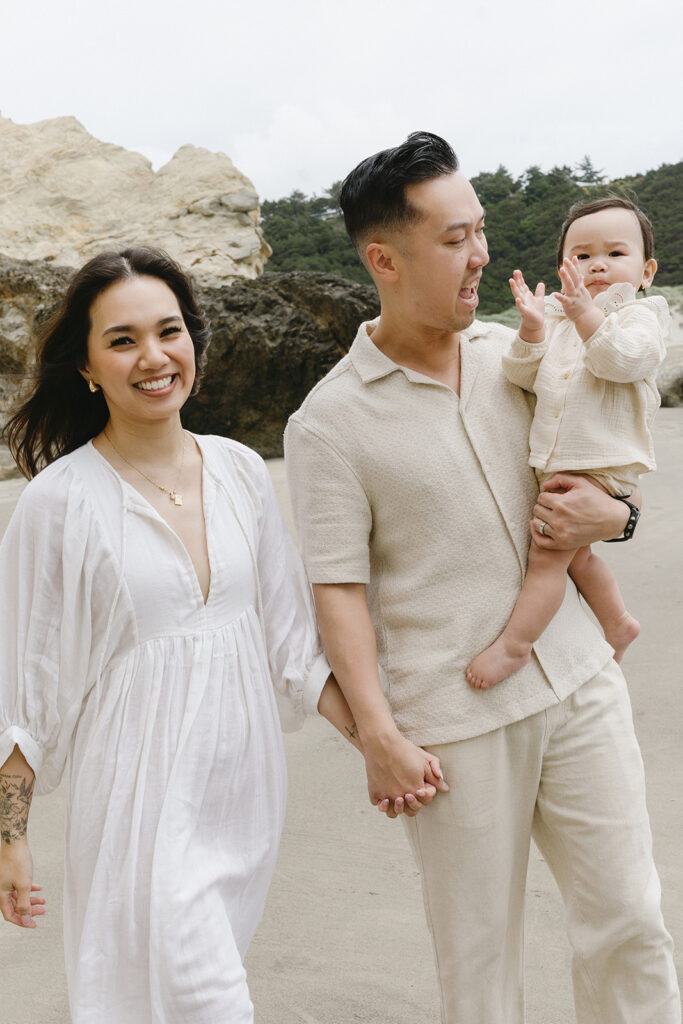 a family photoshoot on the coast of oregon
