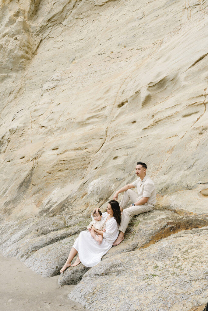 a family photoshoot on the coast of oregon
