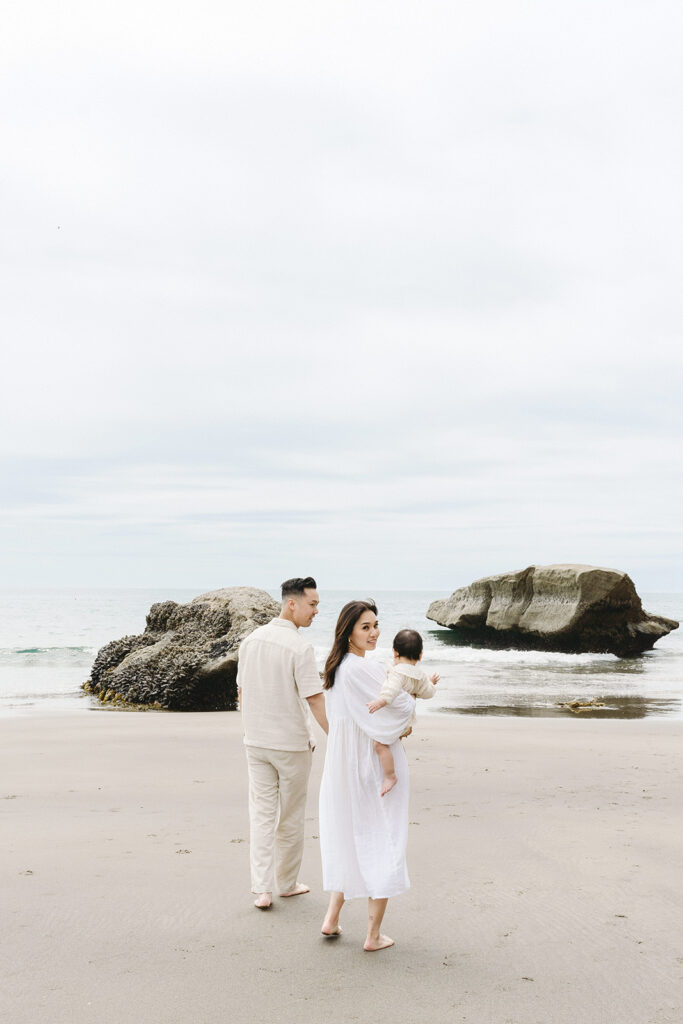 a family photoshoot on the coast of oregon
