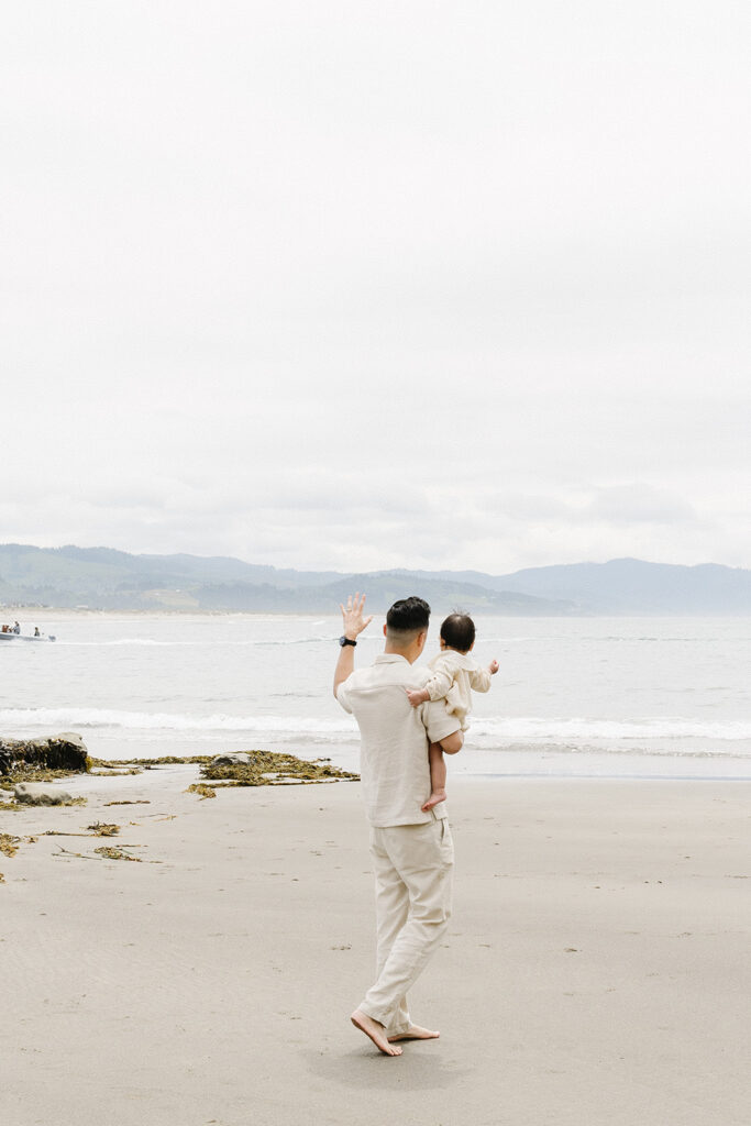 a family photoshoot on the coast of oregon
