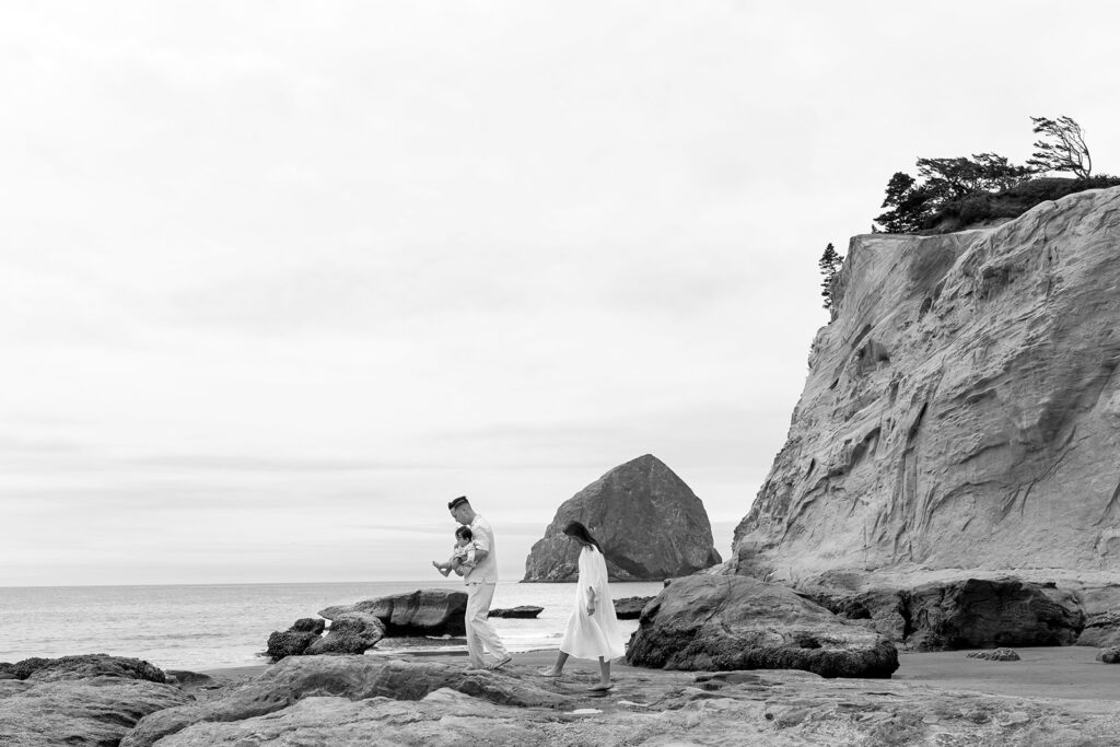 a family photoshoot on the coast of oregon
