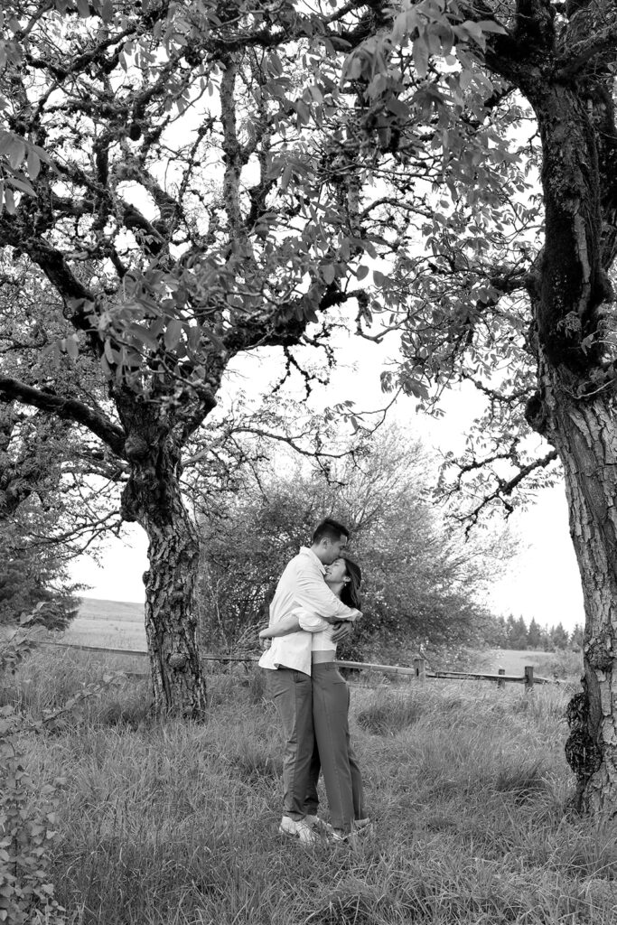 an oregon engagement photoshoot in a field
