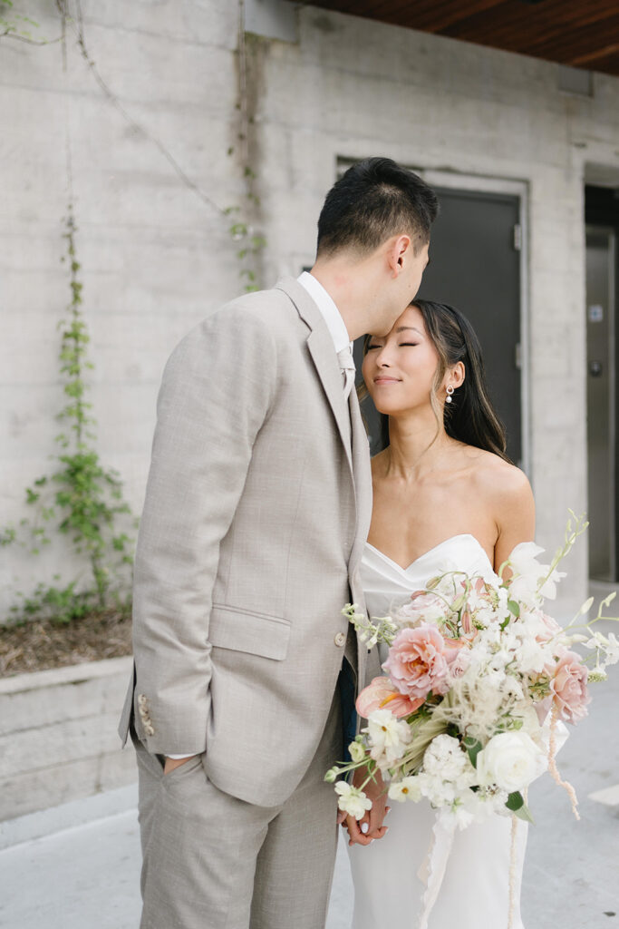 outdoor wedding photos for bride and groom