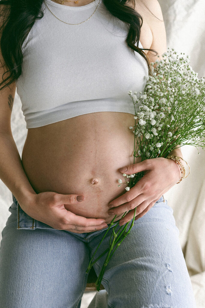 couple taking maternity photos in portland
