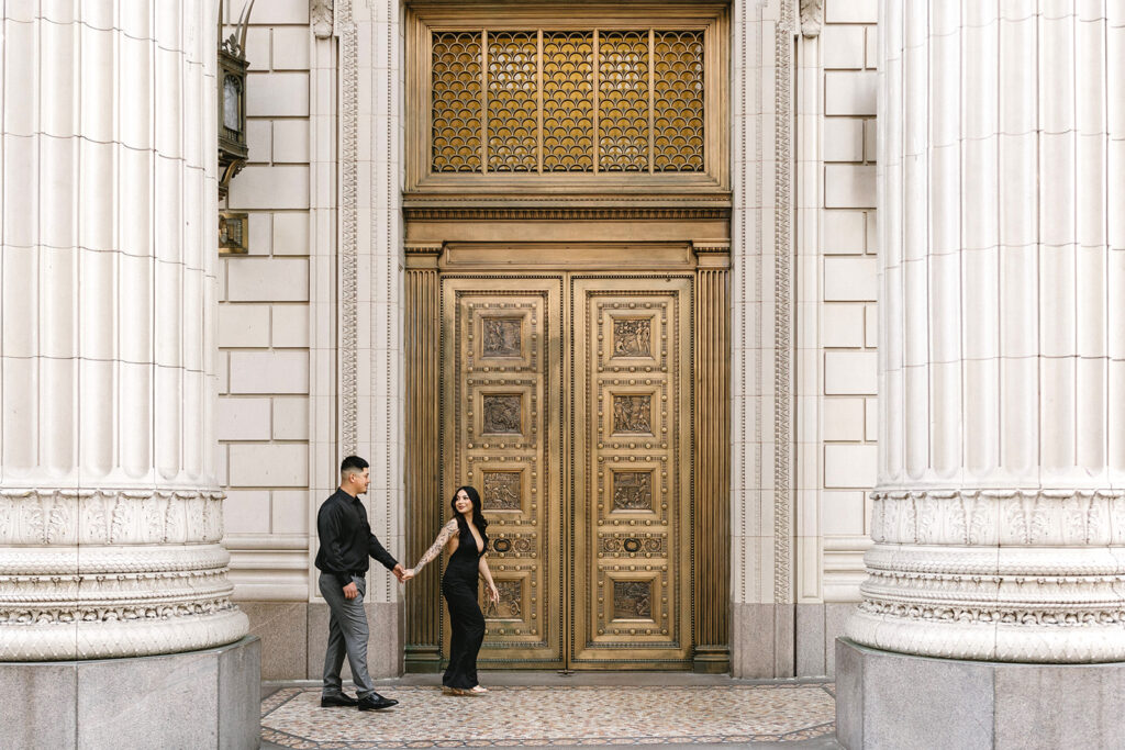 couple posing for engagement photos
