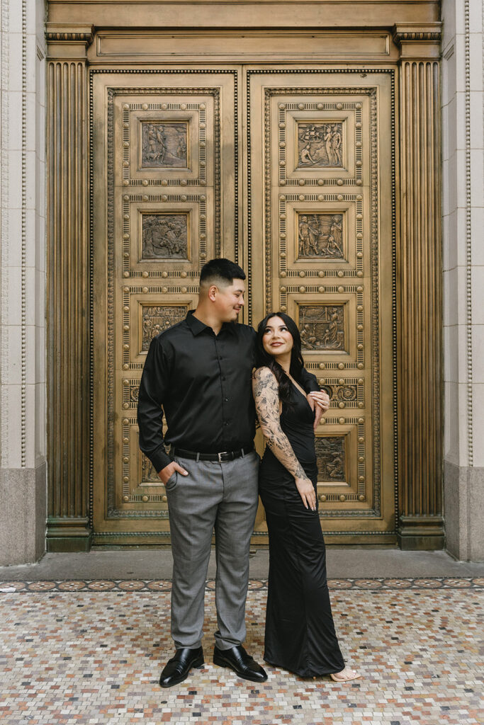 couple posing for engagement photos
