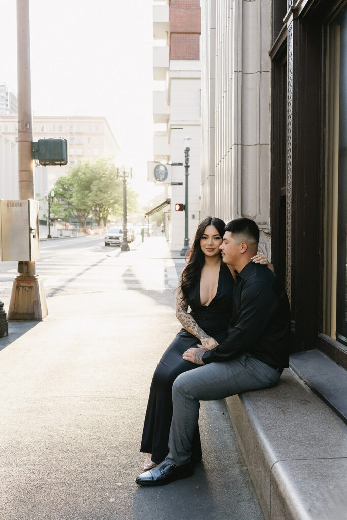 couple posing for engagement photos
