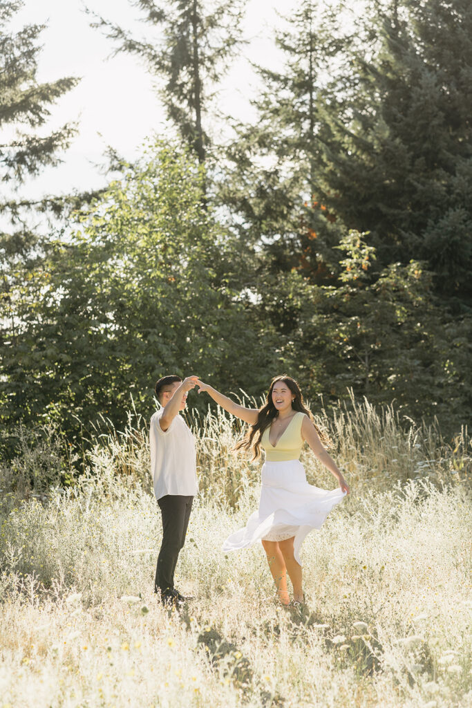 portland engagement photos in a field
