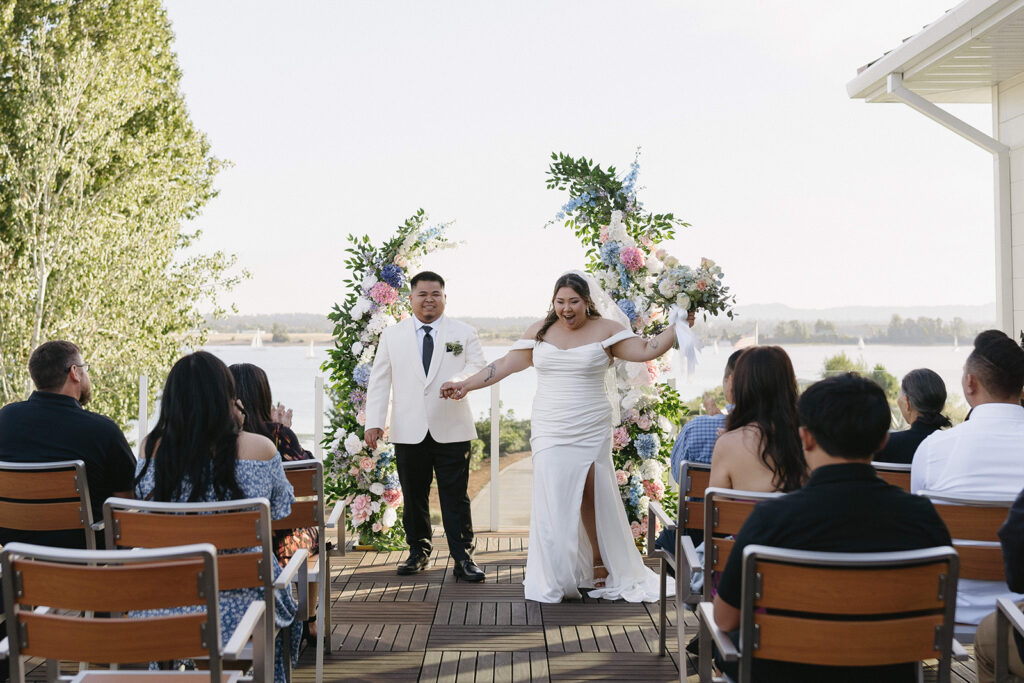 a romantic elopement photoshoot in WA: An intimate downtown vancouver micro wedding
