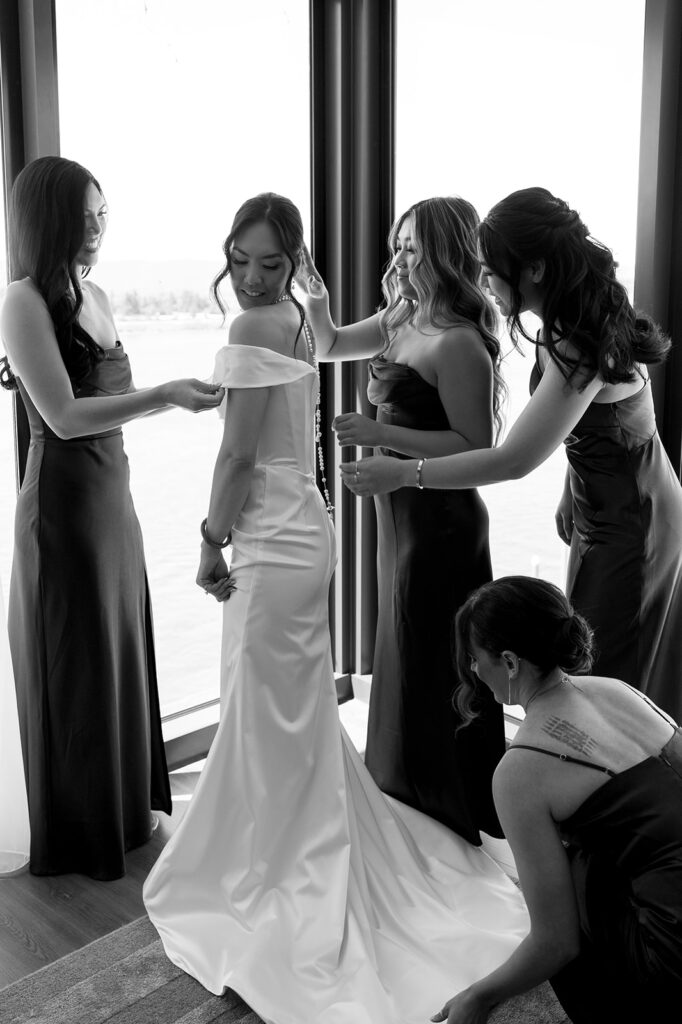 bridal party getting ready