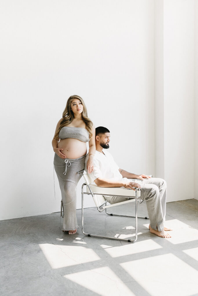 a timeless maternity photoshoot
