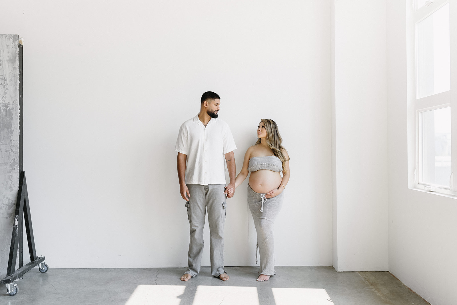 a timeless maternity photoshoot