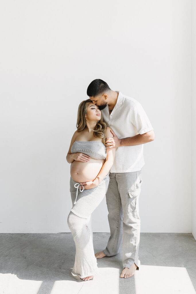 a timeless maternity photoshoot
