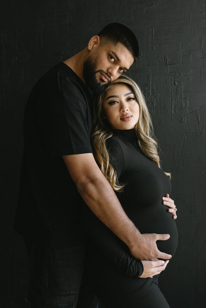 a timeless maternity photoshoot
