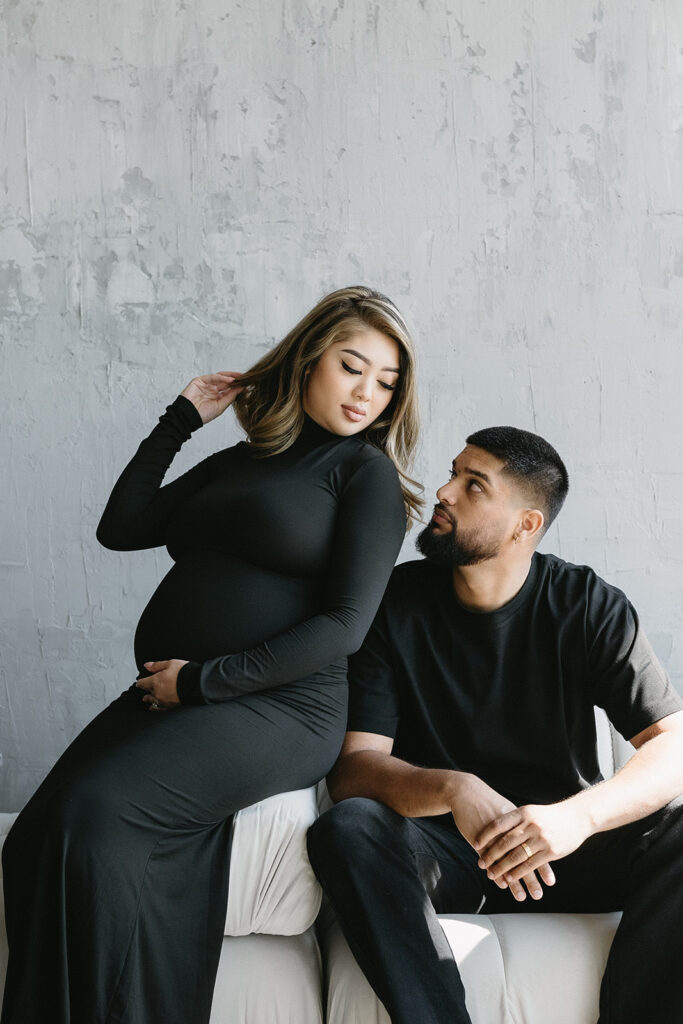 a timeless maternity photoshoot
