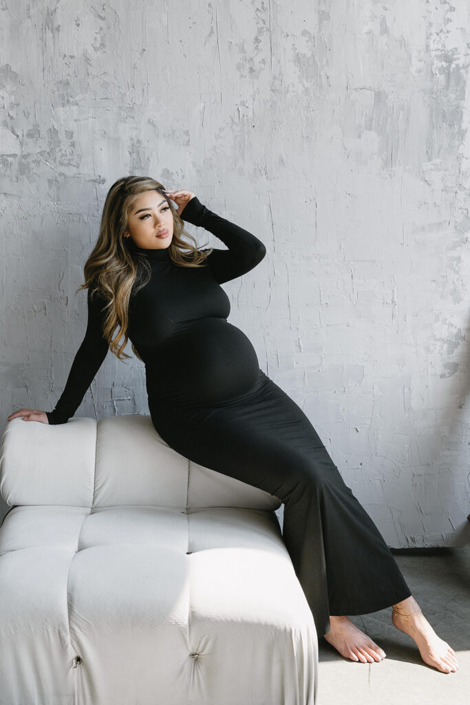 a maternity photoshoot in a studio
