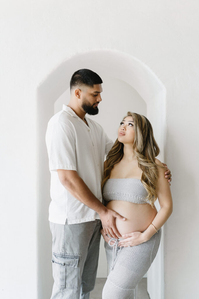 a timeless maternity photoshoot
