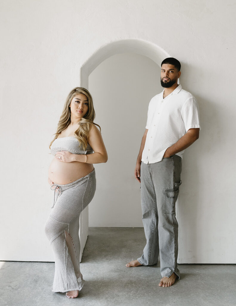 a timeless maternity photoshoot
