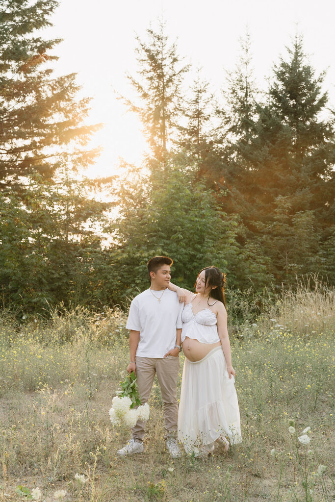 a maternity photoshoot in a field in oregon
