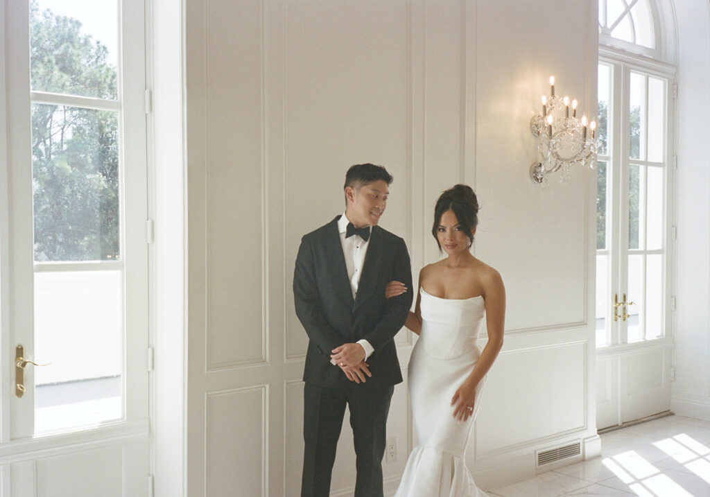 A sophisticated Houston wedding showcasing minimal yet stunning decor and classic wedding portraits.
