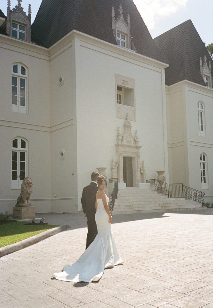 A luxurious and elegant wedding in Houston with timeless details and beautifully captured moments.
