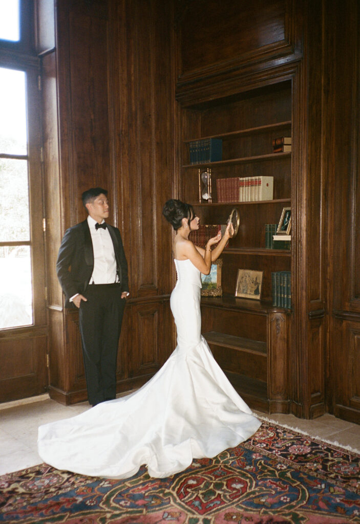 A sophisticated Houston wedding showcasing minimal yet stunning decor and classic wedding portraits.
