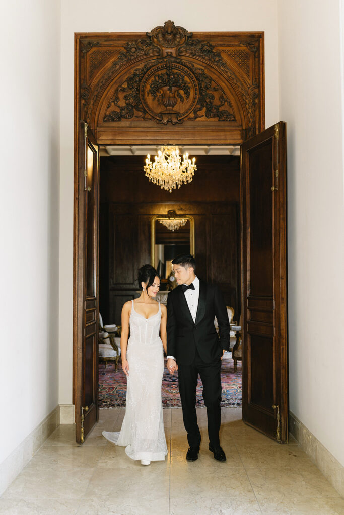 A sophisticated Houston wedding showcasing minimal yet stunning decor and classic wedding portraits.
