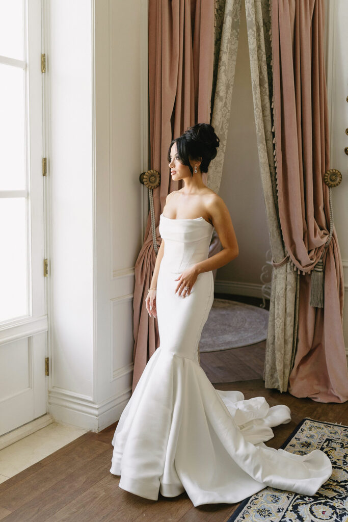 A stylish and high-end wedding in Houston, highlighting simple but elegant touches and stunning photos.
