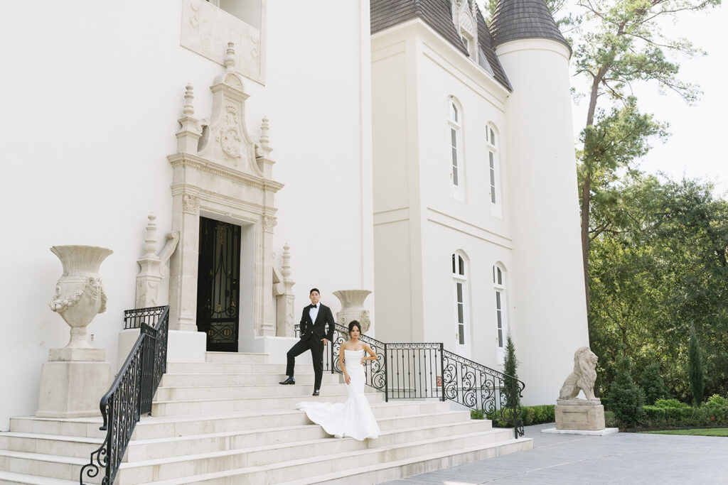 A sophisticated Houston wedding showcasing minimal yet stunning decor and classic wedding portraits.
