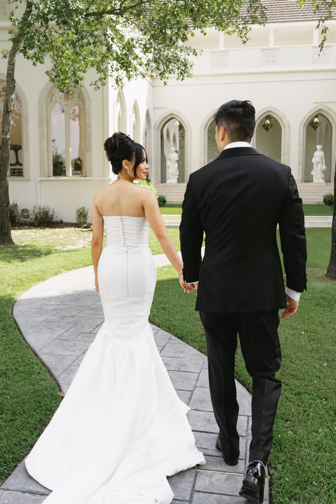 A beautifully designed Houston wedding with a luxury feel, featuring effortless details and timeless photography.
