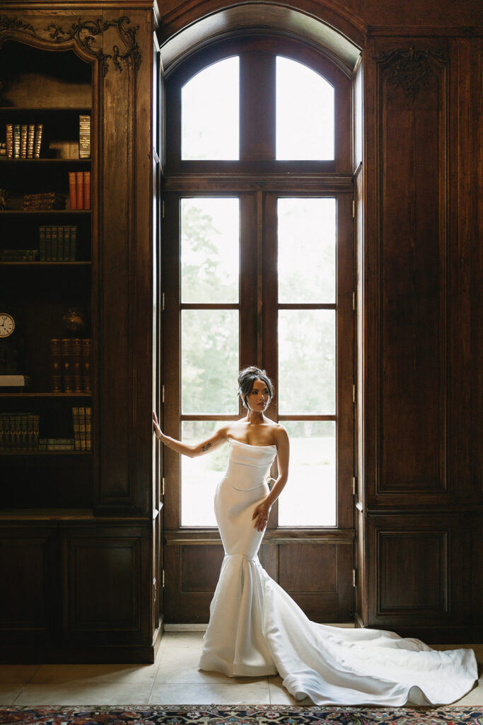 A luxurious and elegant wedding in Houston with timeless details and beautifully captured moments.
