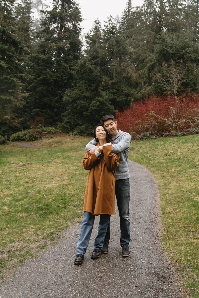 couple posing for engagement photos at hoyt arboretum
