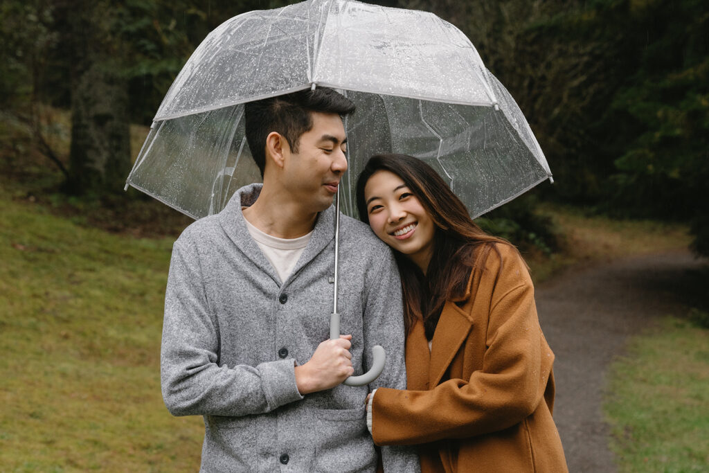 couple posing for engagement photos at hoyt arboretum
