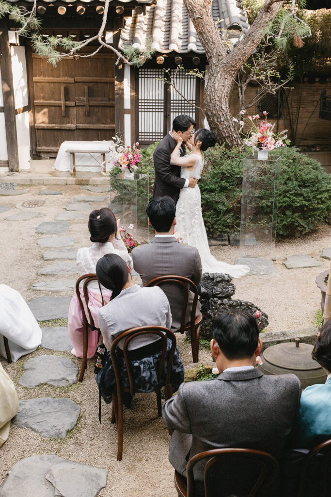 Candid guest reactions during a wedding in Seoul as friends celebrate together in an intimate destination setting.
