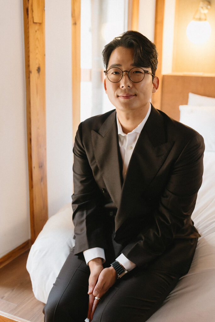 Intimate wedding in Seoul at Rakkojae Hanok with a small group of guests gathered in a traditional Korean courtyard.
