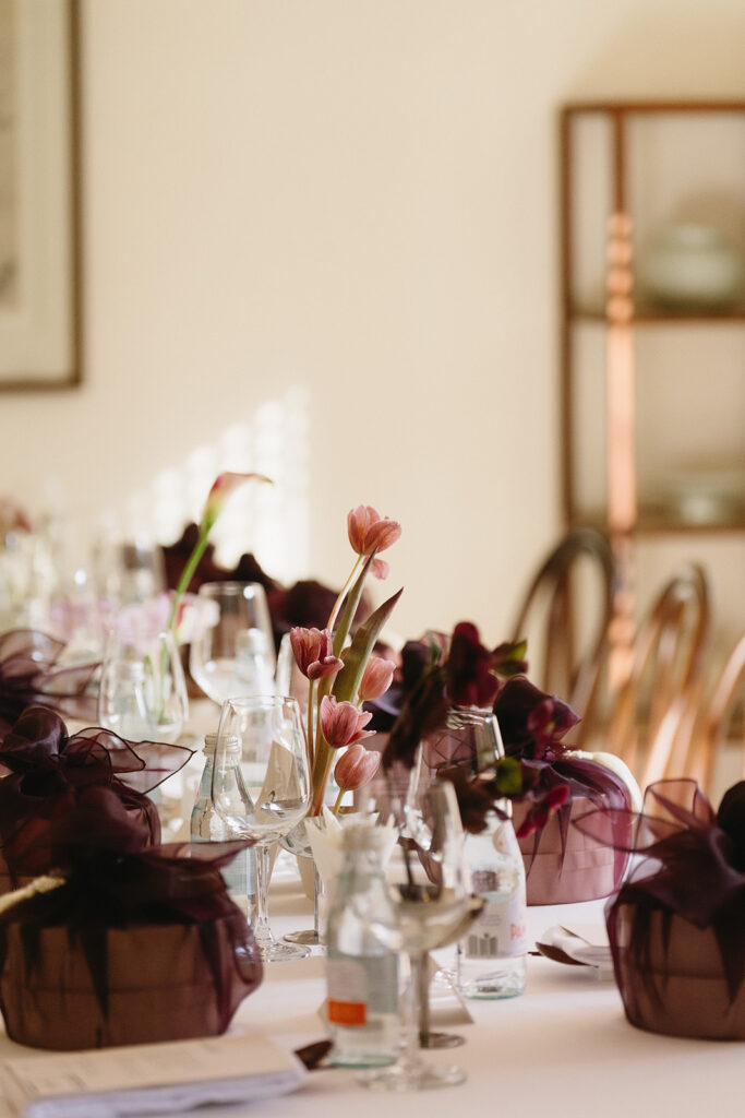 Wedding ceremony at Rakkojae Hanok featuring natural florals and a peaceful, intimate atmosphere in Seoul, Korea.
