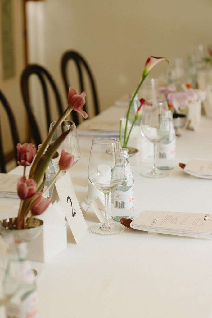 Wedding ceremony at Rakkojae Hanok featuring natural florals and a peaceful, intimate atmosphere in Seoul, Korea.
